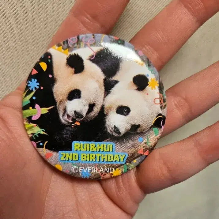[BUNJANG] Everland Lui &amp; Hui 2nd Anniversary Pin Badge / 에버랜드 루이후이 2주년 기념 핀뱃지