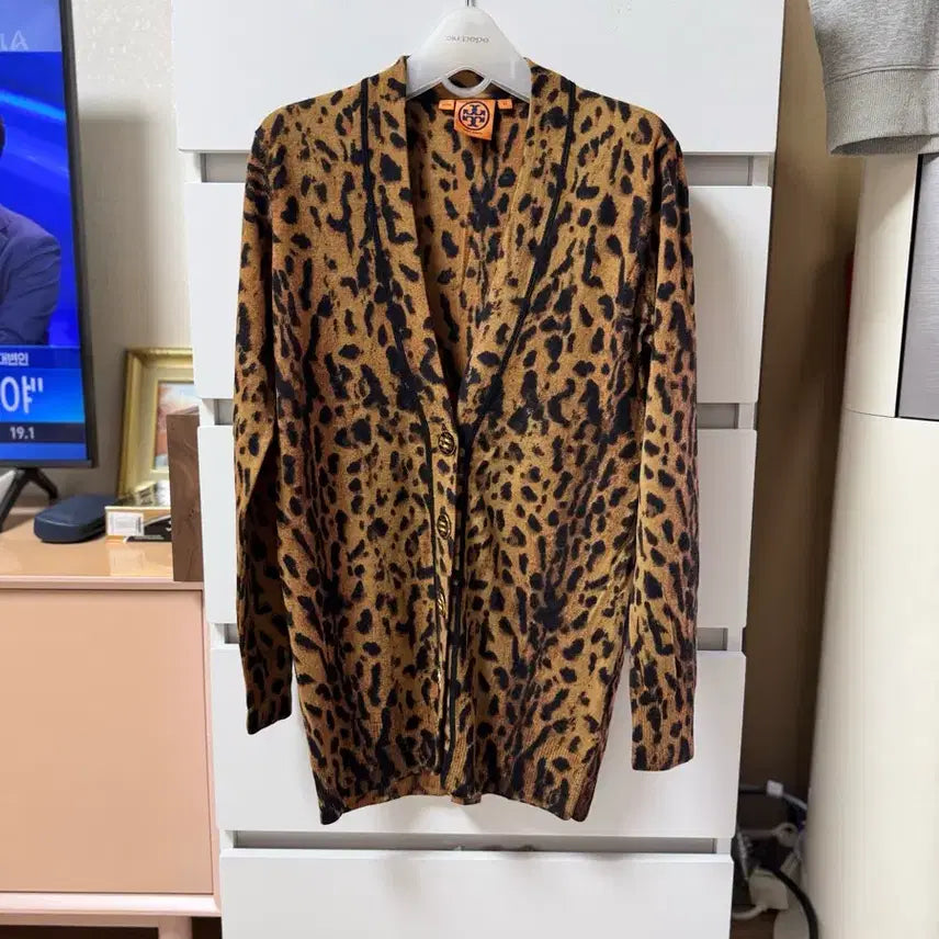 [SOLD OUT] 토리버치 레오파드 가디건(55-마른66)미착용(정가250불)