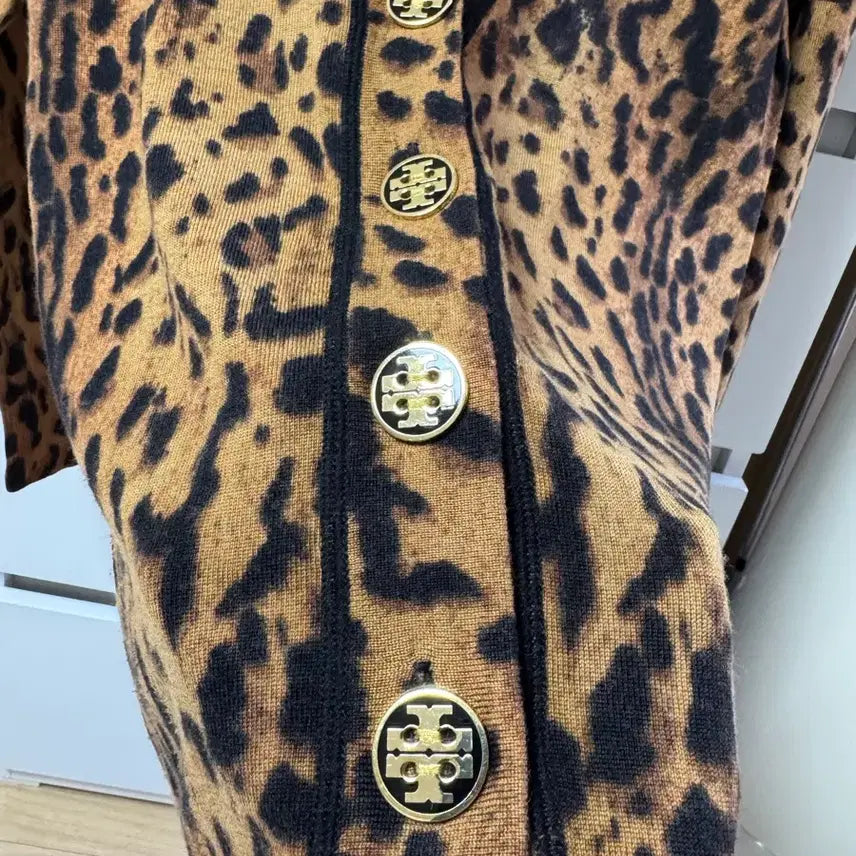 [SOLD OUT] 토리버치 레오파드 가디건(55-마른66)미착용(정가250불)