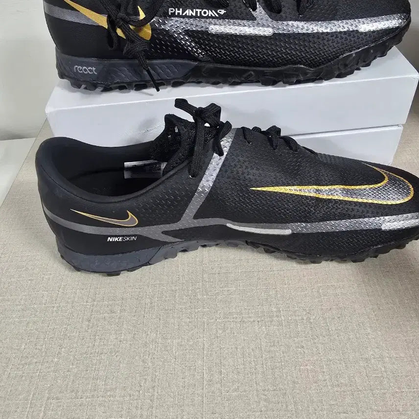[SOLD OUT] 나이키 팬텀 GT TF 풋살화 275 사이즈