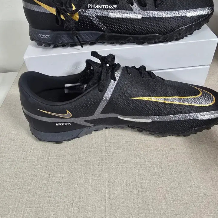 [SOLD OUT] 나이키 팬텀 GT TF 풋살화 275 사이즈