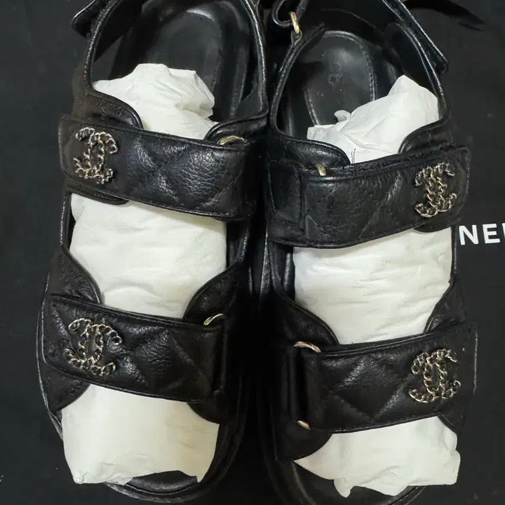 [SOLD OUT] (주말 한정 세일) 샤넬 캐비어 벨크로샌들 250