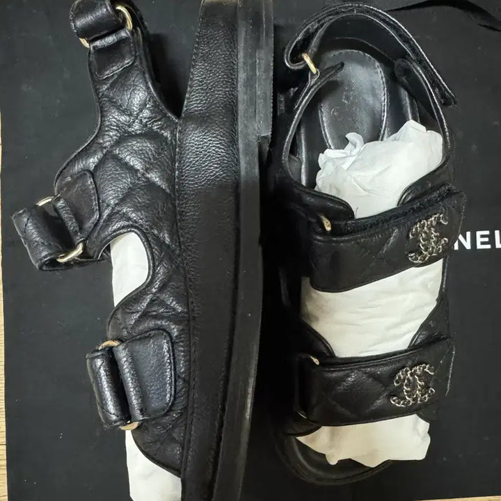 [SOLD OUT] (주말 한정 세일) 샤넬 캐비어 벨크로샌들 250