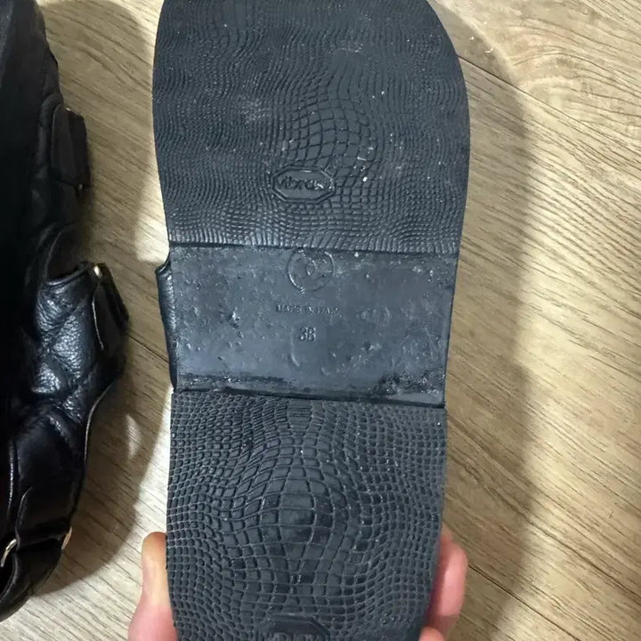 [SOLD OUT] (주말 한정 세일) 샤넬 캐비어 벨크로샌들 250