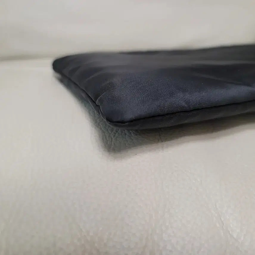 [SOLD OUT] 프라다 클러치백