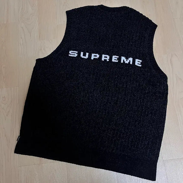 [BUNJANG] Supreme Black Knit Vest / 슈프림 블랙 니트 조끼