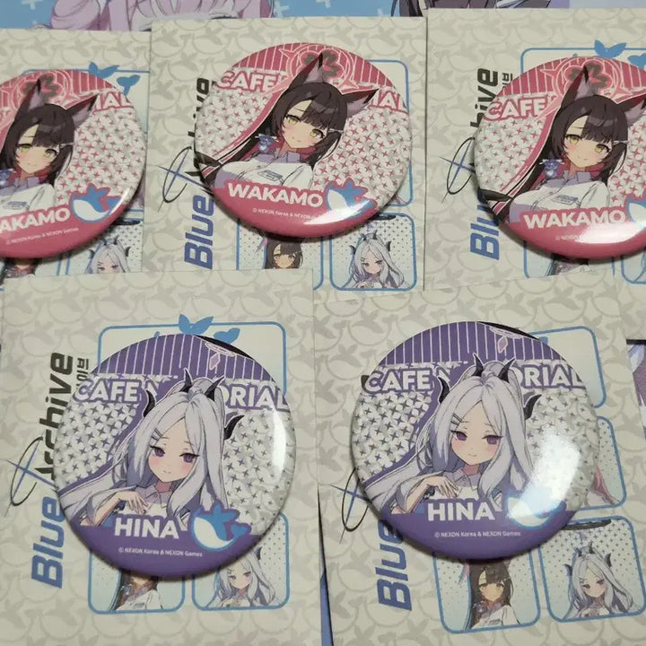[BUNJANG] Blue Archive Cafe Memorial Wakamo &amp; Hina Badge Set / 블루 아카이브 카페 메모리얼 와카모 히나 뱃지