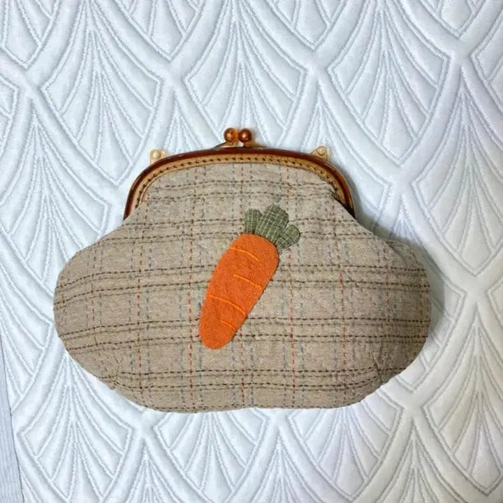 [BUNJANG] Handmade Carrot Applique Quilted Mini Frame Bag Pouch Clutch Crossbody Shoulder Bag / 당근 아플리케 다용도 퀼트 미니 프레임백 파우치 클러치백 크로스백 숄더백