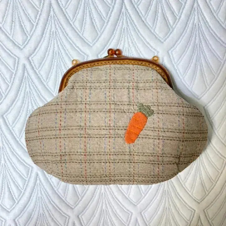 [BUNJANG] Handmade Carrot Applique Quilted Mini Frame Bag Pouch Clutch Crossbody Shoulder Bag / 당근 아플리케 다용도 퀼트 미니 프레임백 파우치 클러치백 크로스백 숄더백