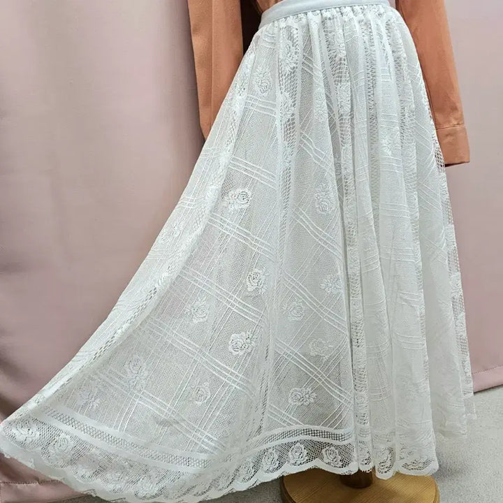 [BUNJANG] Sheer Punching Lace Flare Skirt / 청순 펀칭 레이스 플레어 스커트