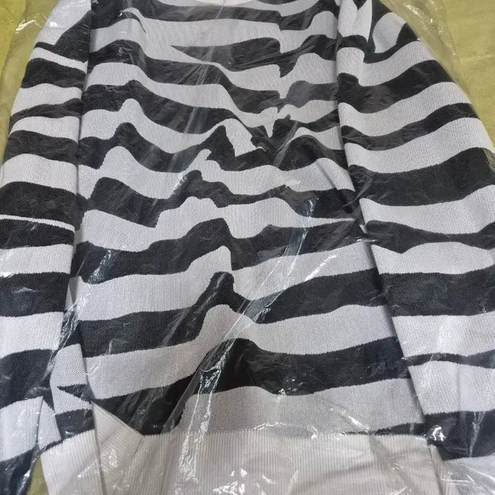 [SOLD OUT] 준지 16ss 컬렉션 비대칭 스트라이프 지브라 니트