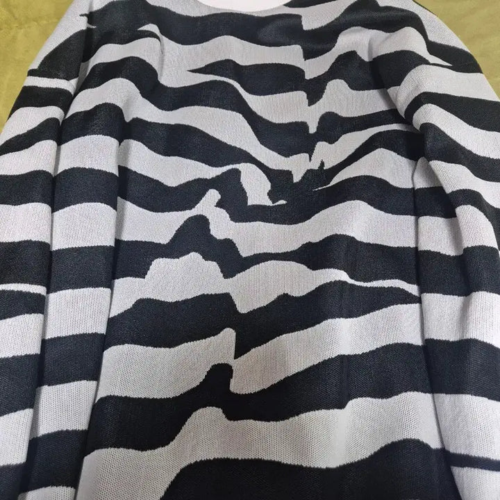 [SOLD OUT] 준지 16ss 컬렉션 비대칭 스트라이프 지브라 니트