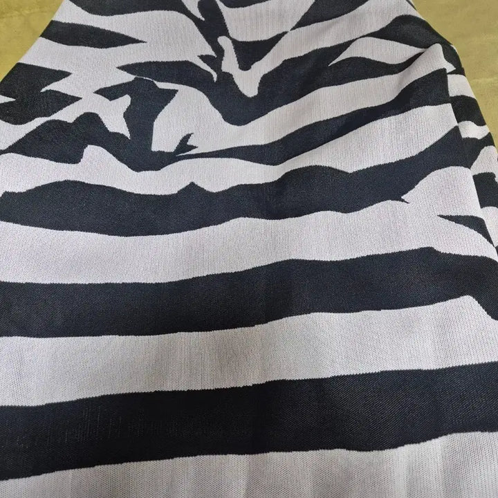 [SOLD OUT] 준지 16ss 컬렉션 비대칭 스트라이프 지브라 니트