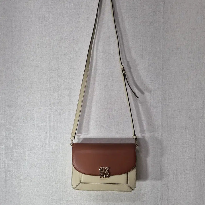 [BUNJANG] Louis Quatorze Chain Shoulder Mini Crossbody Bag / 루이까또즈 체인 숄더 미니 크로스백