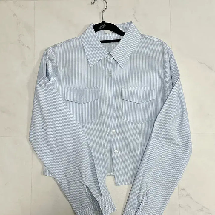 [BUNJANG] Slim Fit Semi-Crop Shirt / 슬림 셔츠
