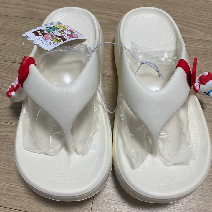 [SOLD OUT] 새상품 산리오 헬로키티 쪼리
