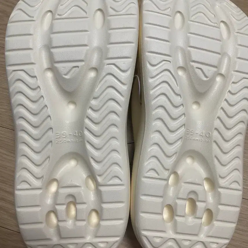 [SOLD OUT] 새상품 산리오 헬로키티 쪼리