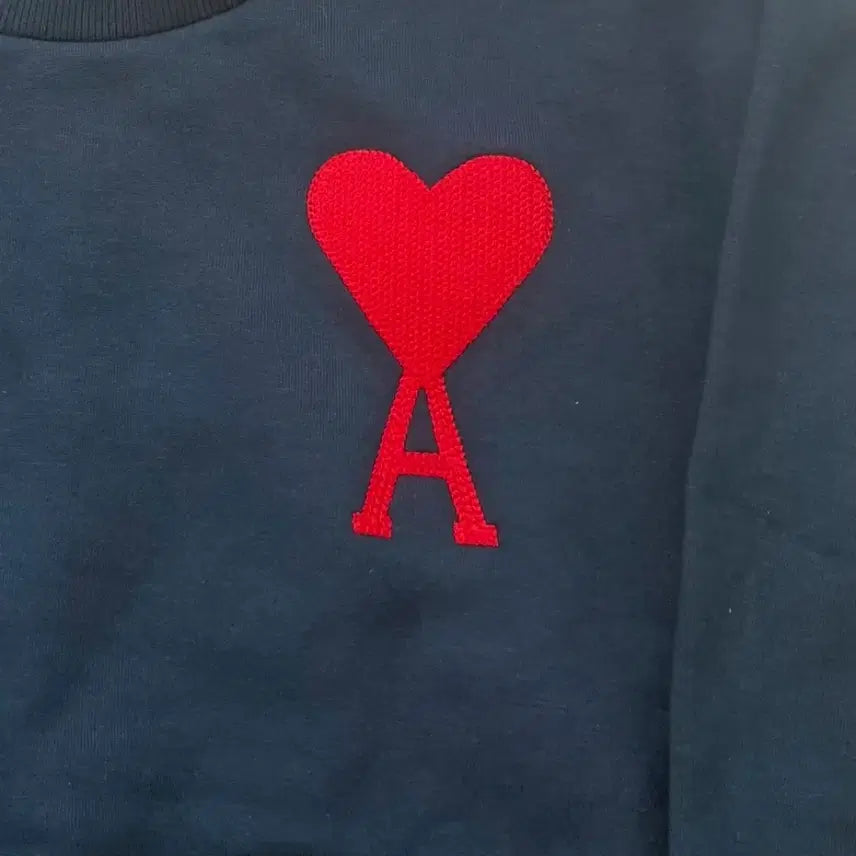 [SOLD OUT] 아미 빅로고 네이비 맨투맨