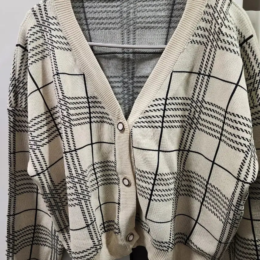 [BUNJANG] V-Neck Cardigan / 브이넥 가디건