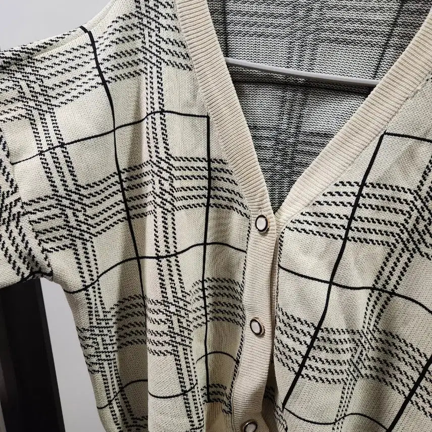 [BUNJANG] V-Neck Cardigan / 브이넥 가디건
