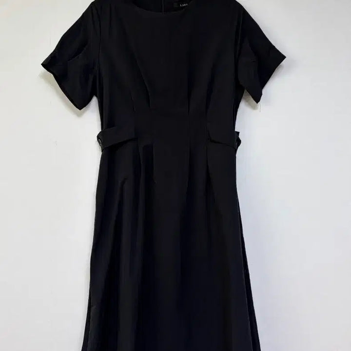 [SOLD OUT] 새상품)라온 LAON 블랙 롱원피스 반팔 A라인 바스락