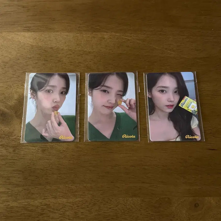 [SOLD OUT] 아이유 일본 리콜라 포카 3장 일괄