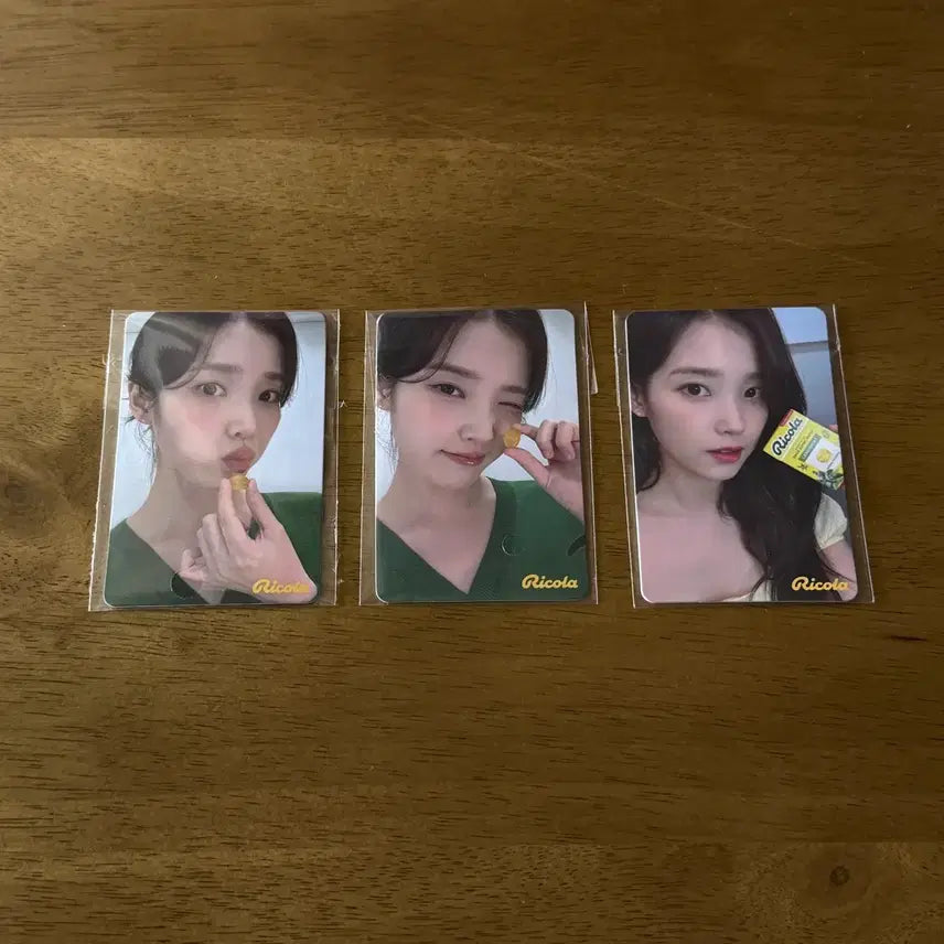 [SOLD OUT] 아이유 일본 리콜라 포카 3장 일괄