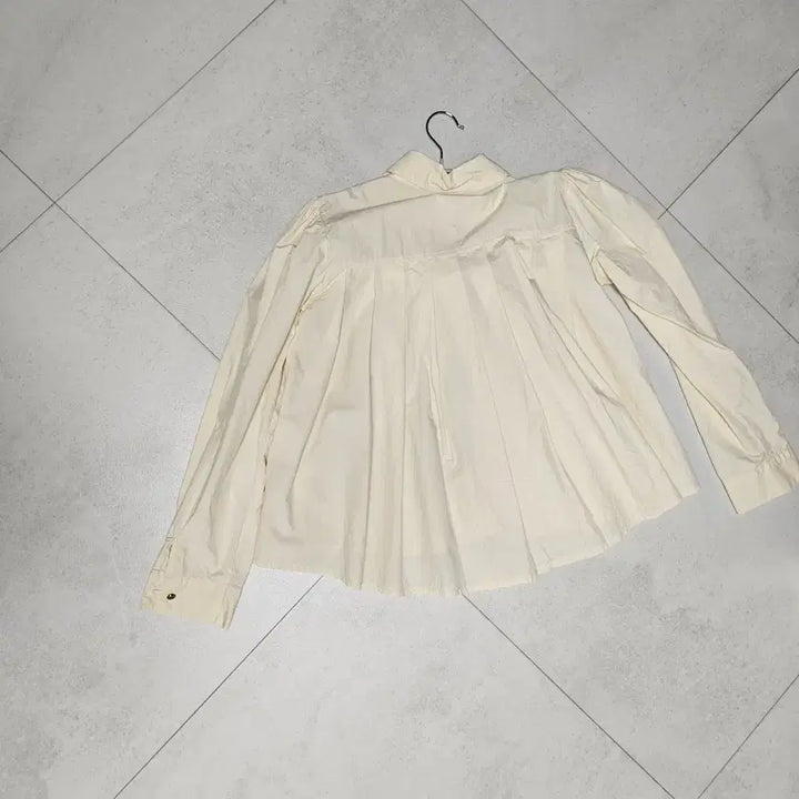 [BUNJANG] Til I Die Cream Flare Blouse / 틸아이다이 크림 플레어 블라우스