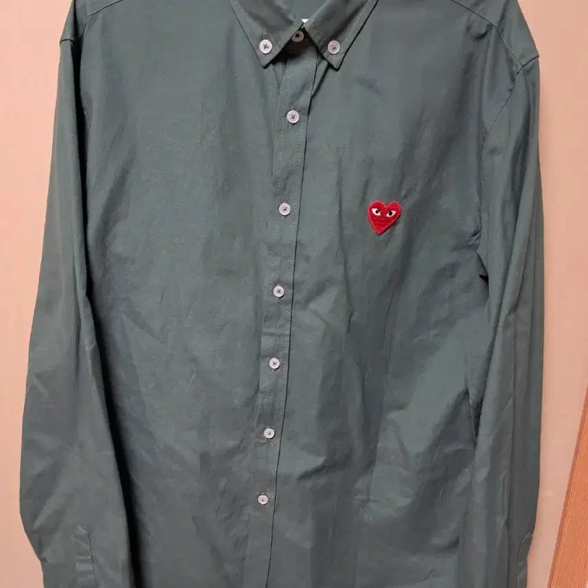 [SOLD OUT] 꼼데가르송 플레이 레드 하트 카키 셔츠 XXL(105)