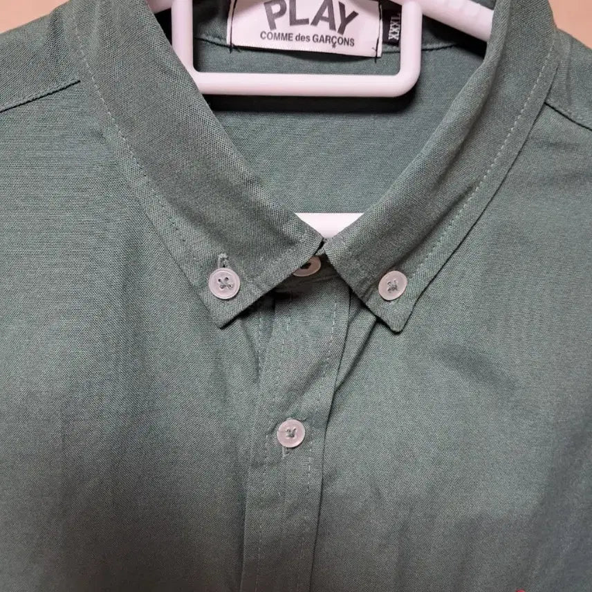 [SOLD OUT] 꼼데가르송 플레이 레드 하트 카키 셔츠 XXL(105)