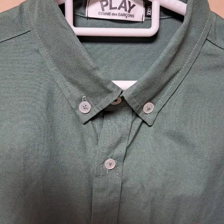 [SOLD OUT] 꼼데가르송 플레이 레드 하트 카키 셔츠 XXL(105)