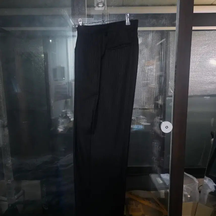 [SOLD OUT] 다이브인 스트라이프 슬랙스 블랙 사이즈 1