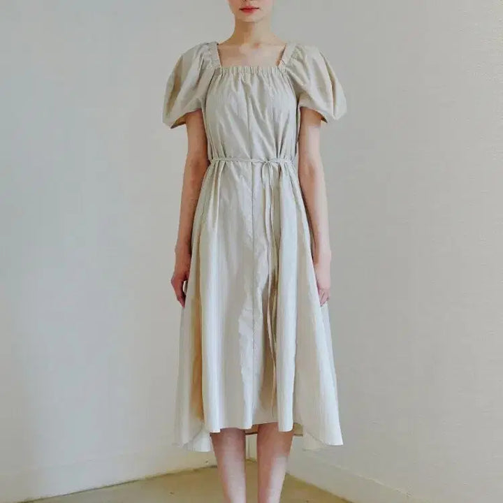 [BUNJANG] Etmont Puff Sleeve Dress Beige Long Dress / 에트몽 라인 디테일 퍼프소매 드레스롱원피스 베이지 55~77 프리사이즈