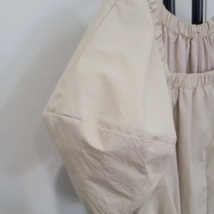 [BUNJANG] Etmont Puff Sleeve Dress Beige Long Dress / 에트몽 라인 디테일 퍼프소매 드레스롱원피스 베이지 55~77 프리사이즈