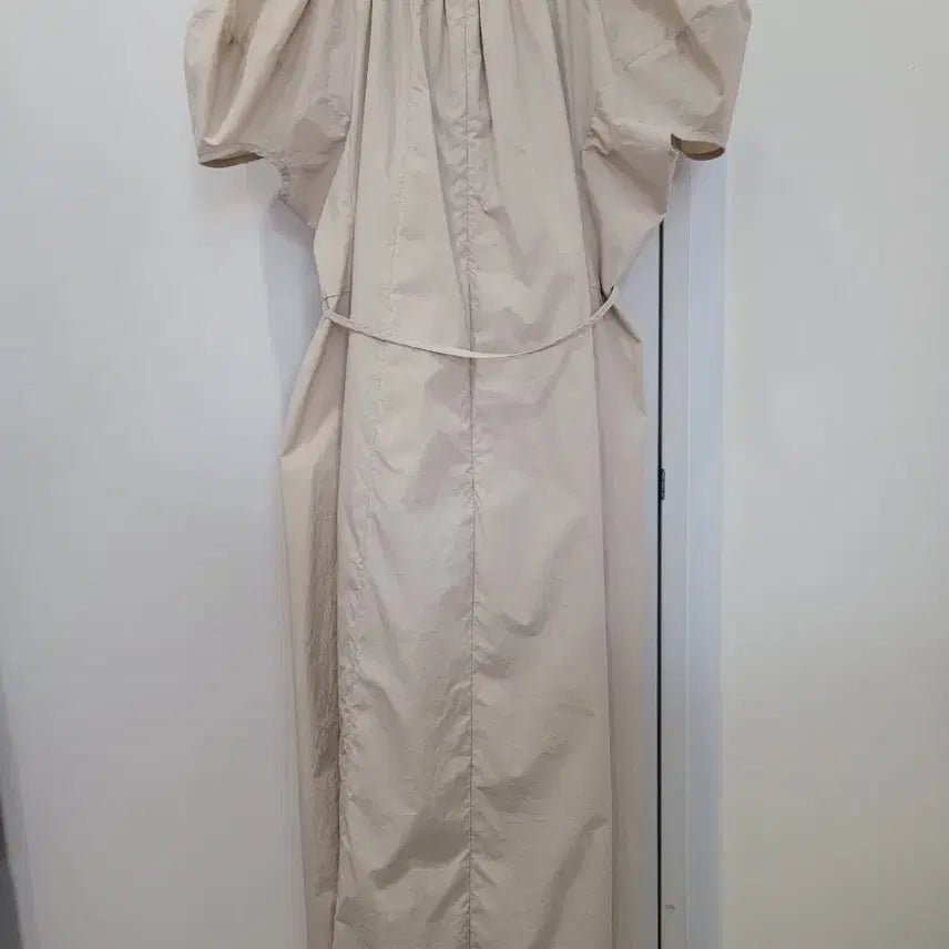 [BUNJANG] Etmont Puff Sleeve Dress Beige Long Dress / 에트몽 라인 디테일 퍼프소매 드레스롱원피스 베이지 55~77 프리사이즈