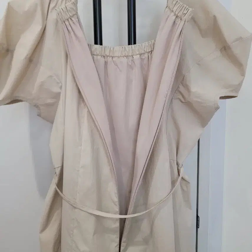 [BUNJANG] Etmont Puff Sleeve Dress Beige Long Dress / 에트몽 라인 디테일 퍼프소매 드레스롱원피스 베이지 55~77 프리사이즈
