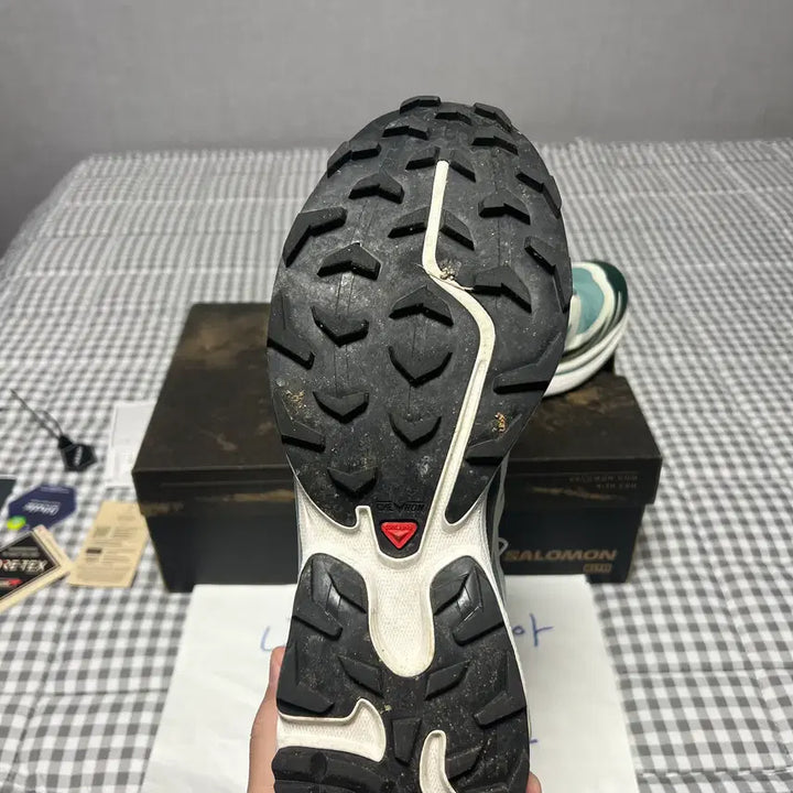 [BUNJANG] Salomon x Kith XT-6 Gore-Tex Trail Sneakers / 275 살로몬x키스 XT-6 고어텍스 트레일 폰데로사 파인 바닐라 아이스