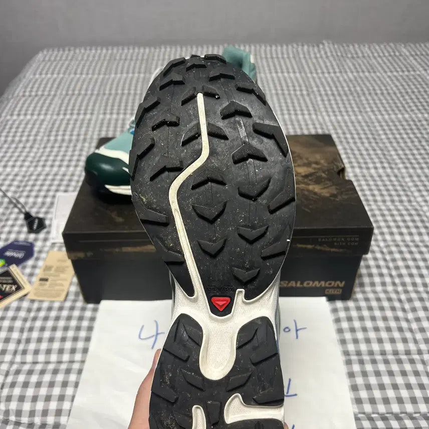 [BUNJANG] Salomon x Kith XT-6 Gore-Tex Trail Sneakers / 275 살로몬x키스 XT-6 고어텍스 트레일 폰데로사 파인 바닐라 아이스
