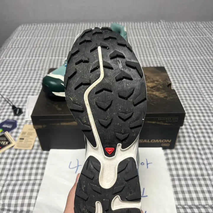 [BUNJANG] Salomon x Kith XT-6 Gore-Tex Trail Sneakers / 275 살로몬x키스 XT-6 고어텍스 트레일 폰데로사 파인 바닐라 아이스