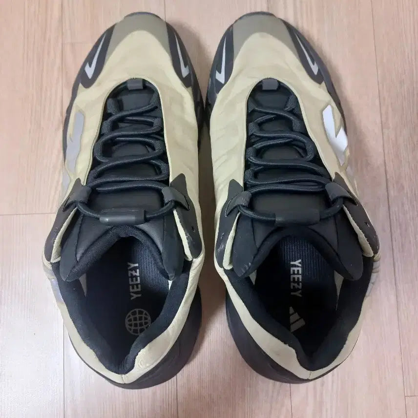 [SOLD OUT] 280)아디다스 이지 부스트 700 MNVN 레진
