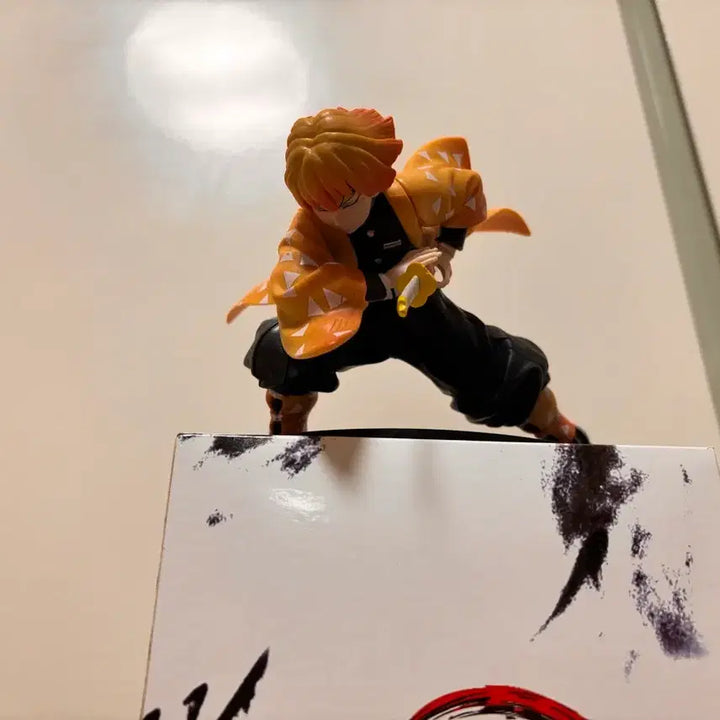 [BUNJANG] Demon Slayer Zenitsu Agatsuma Figure / 귀멸의 칼날 아가츠마 젠이츠 피규어