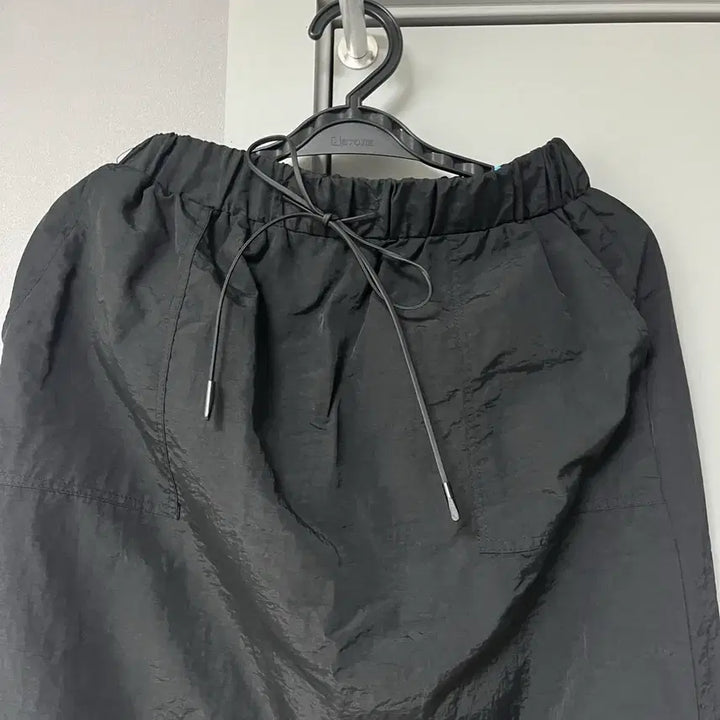 [SOLD OUT] 가격안내림/ 데일리룩 반팔집업자켓+뒷트임허리밴딩스커트 셋업