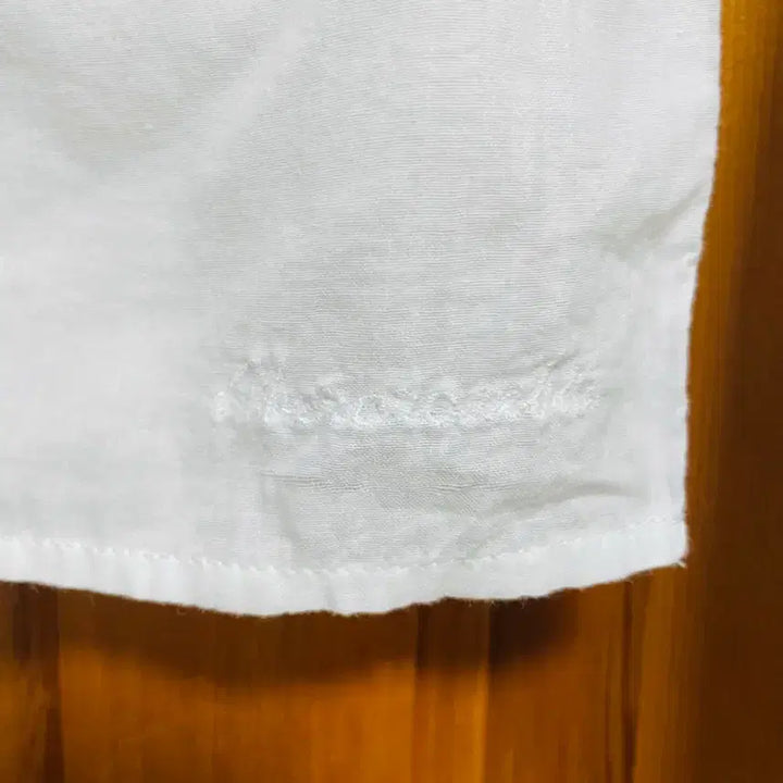 [BUNJANG] Abercrombie Embroidered White Shirt / 아베크롬비 자수셔츠
