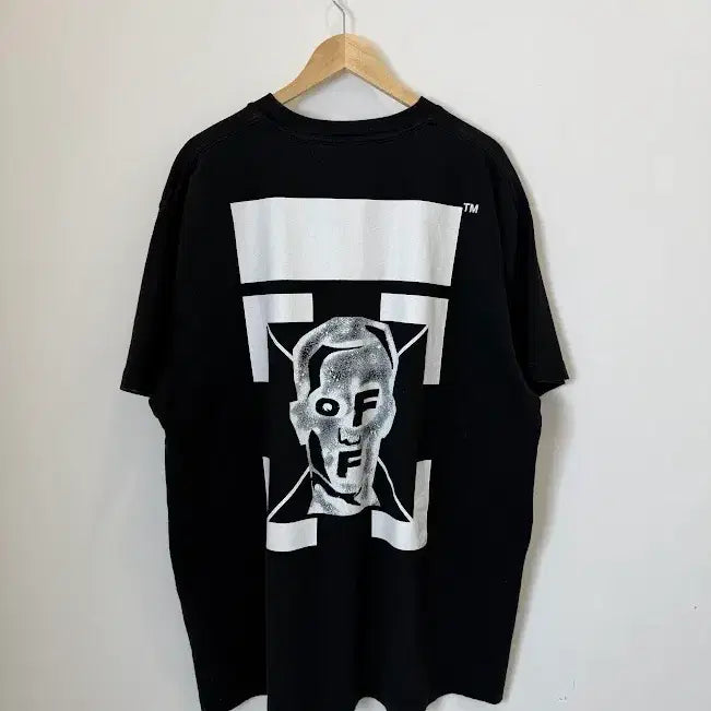 [SOLD OUT] 오프화이트 백프린팅 반팔티 블랙