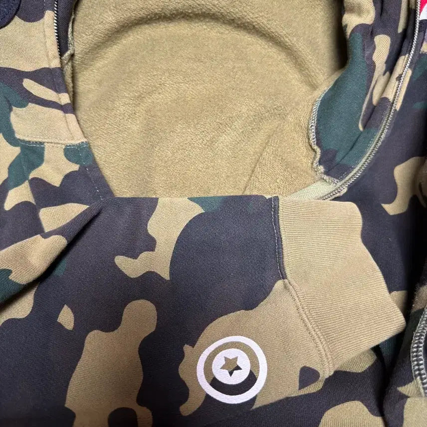 [SOLD OUT] 베이프 퍼스트카모 샤크후드집업 L 녹계