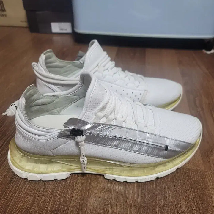 [BUNJANG] Givenchy Sneakers (Size 43) / 지방시 스니커즈  275
