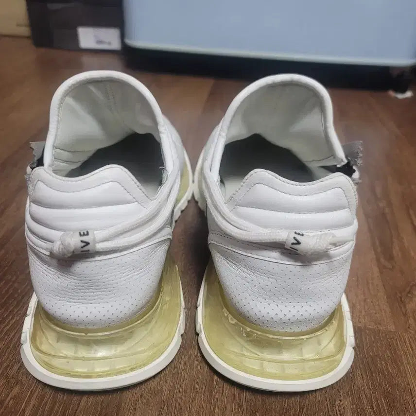 [BUNJANG] Givenchy Sneakers (Size 43) / 지방시 스니커즈  275