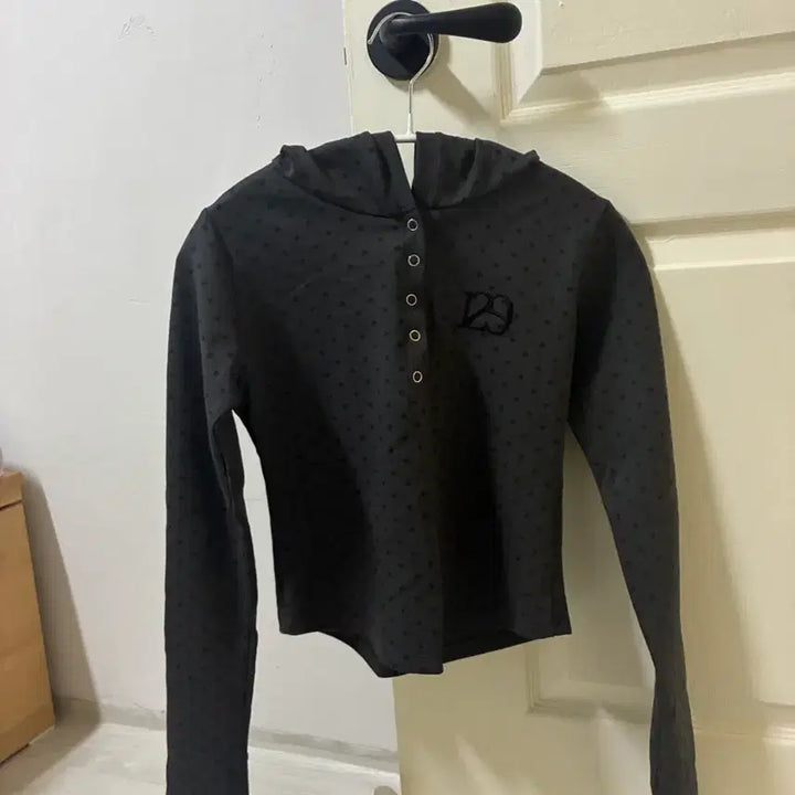 [BUNJANG] IlliGgo Dot Button Long Sleeve T-Shirt / 일리고 도트 버튼긴팔 티셔츠