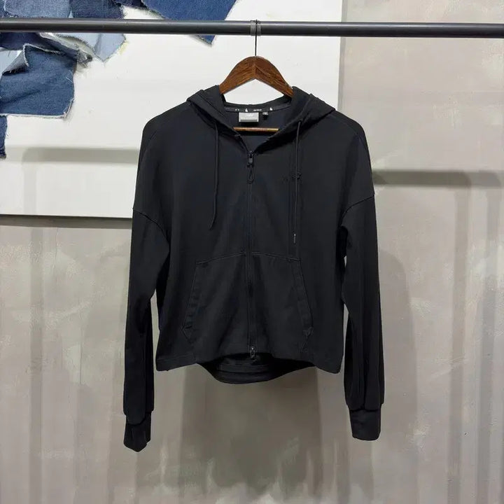 [SOLD OUT] (95) 뉴발란스 여성 캐주얼 자수 크롭 후드집업 자켓