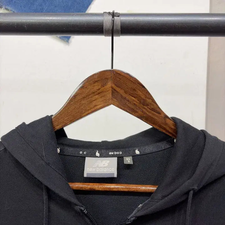 [SOLD OUT] (95) 뉴발란스 여성 캐주얼 자수 크롭 후드집업 자켓